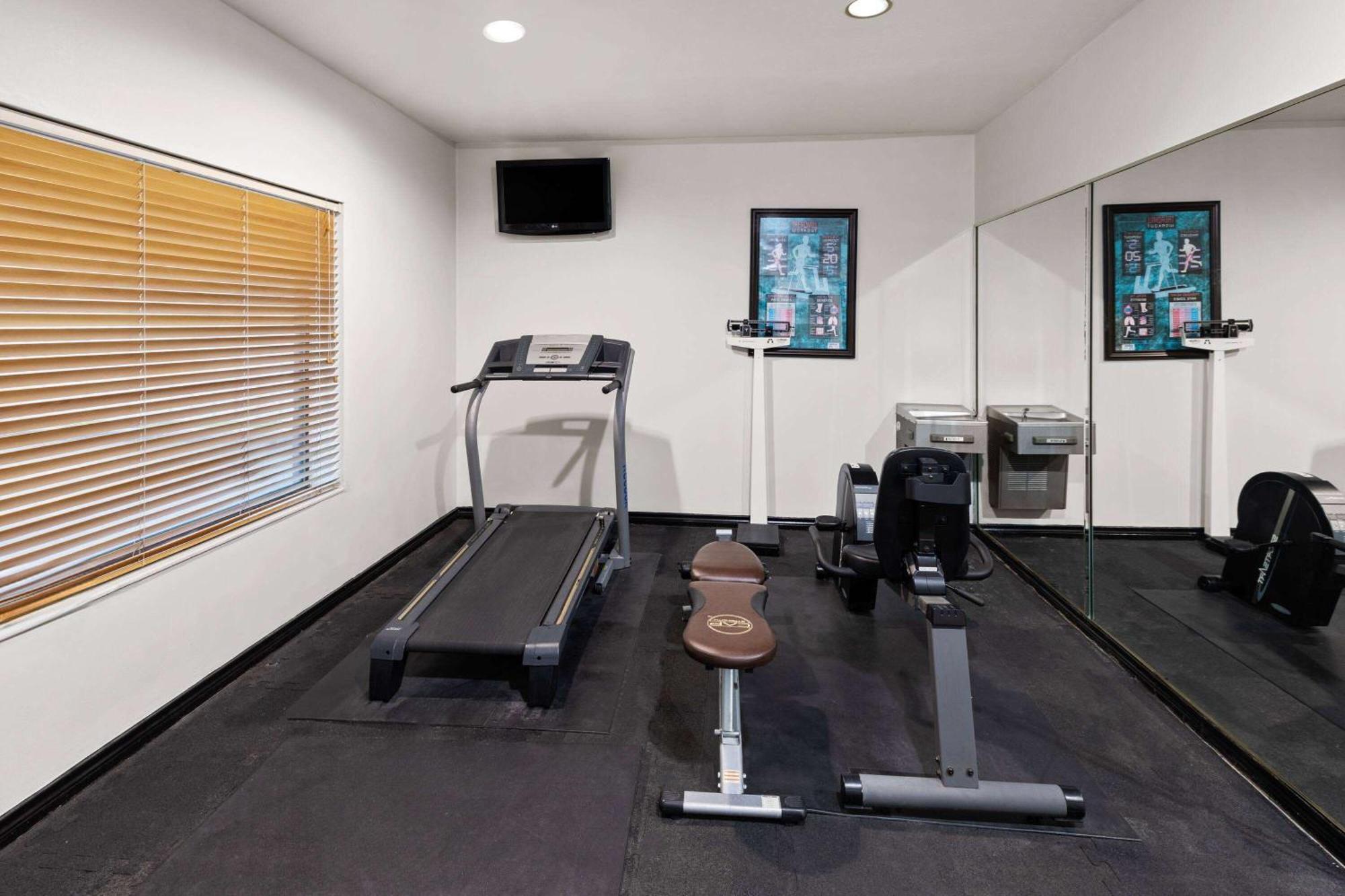 Baymont By Wyndham Houston Brookhollow Εξωτερικό φωτογραφία