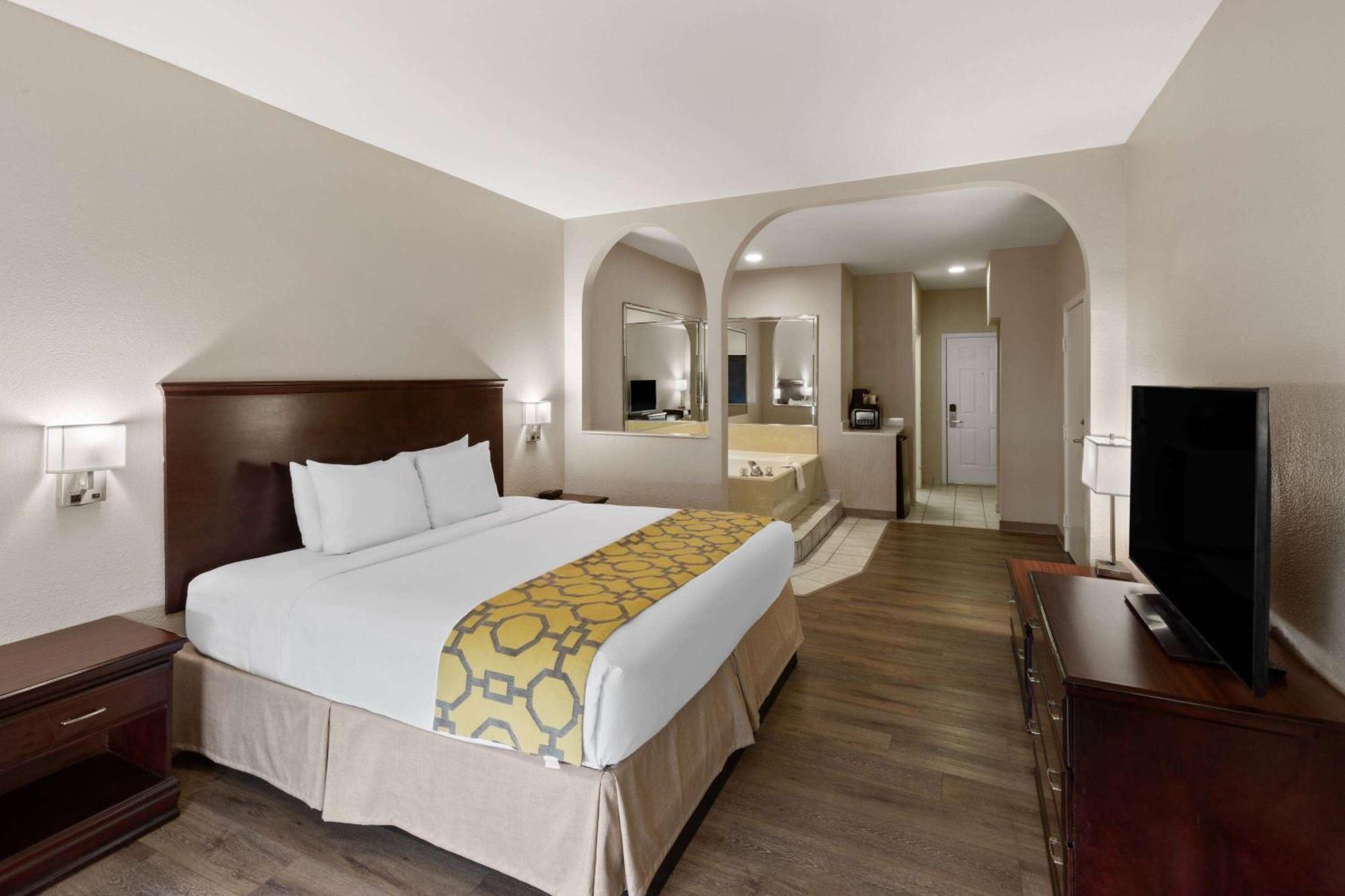 Baymont By Wyndham Houston Brookhollow Εξωτερικό φωτογραφία