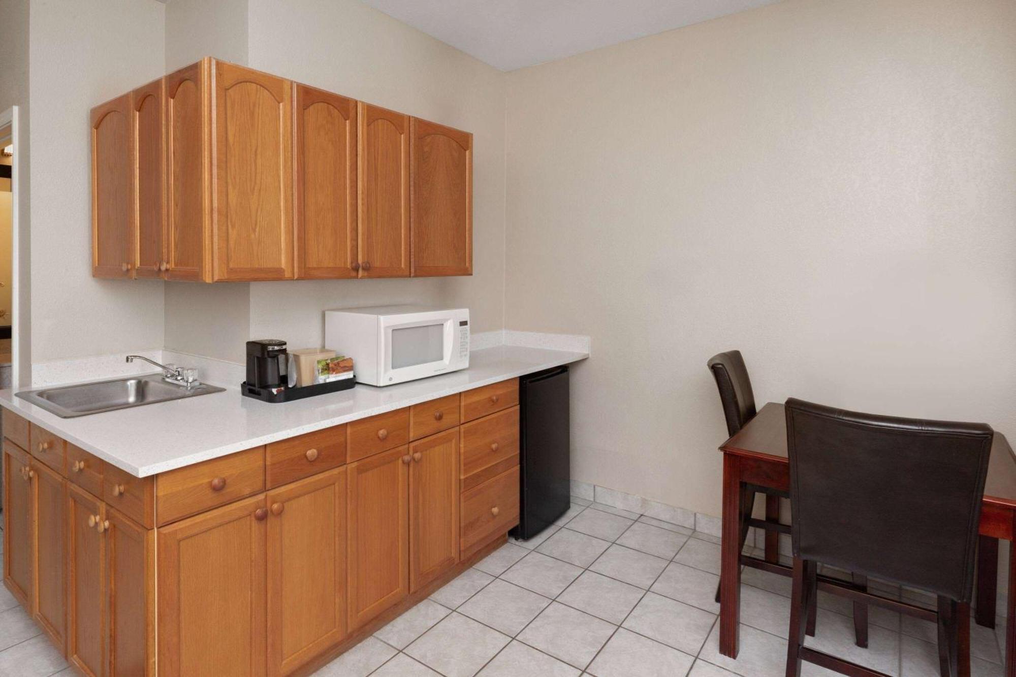 Baymont By Wyndham Houston Brookhollow Εξωτερικό φωτογραφία