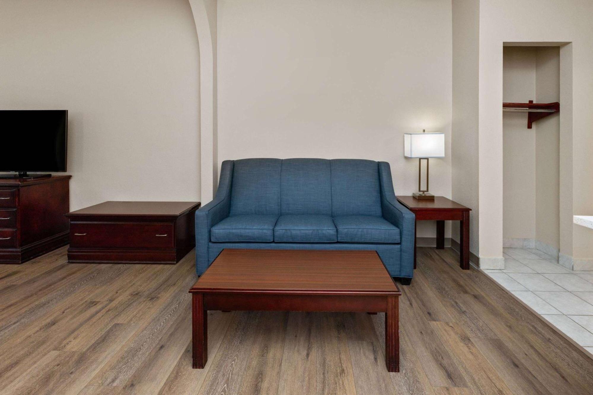 Baymont By Wyndham Houston Brookhollow Εξωτερικό φωτογραφία